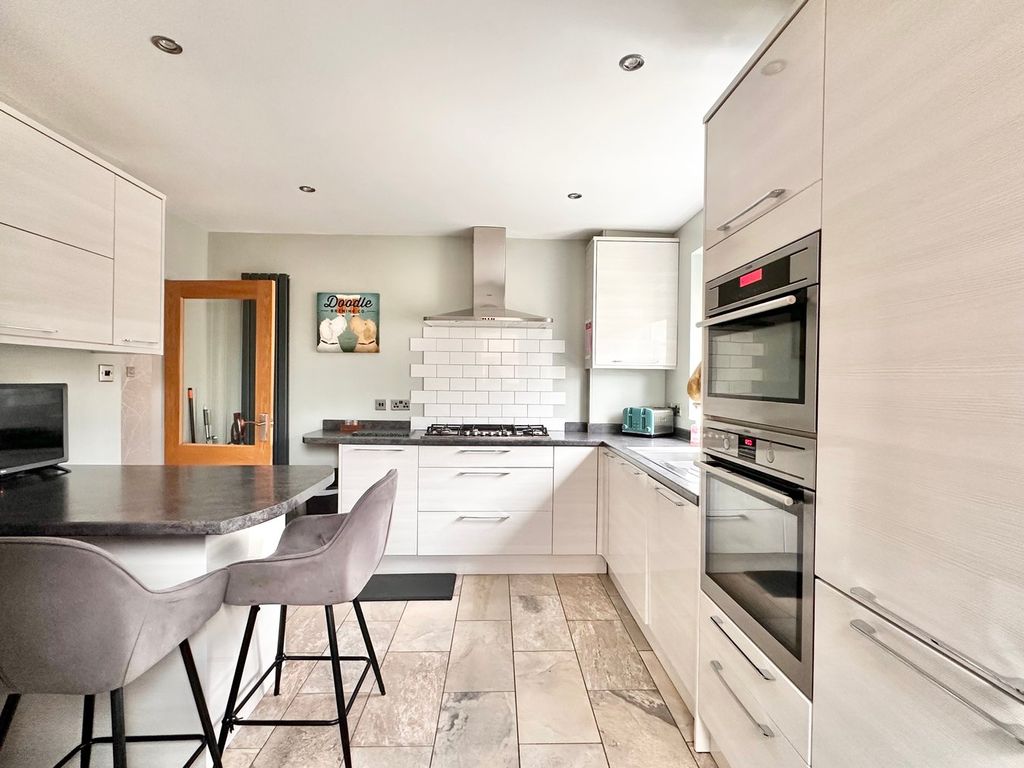 Property photo 3 of 24