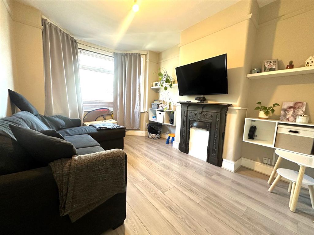 Property photo 2 of 11 Coopers Estate Agents