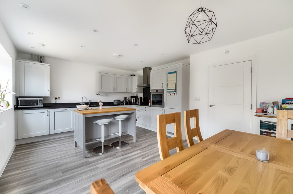 Property photo 3 of 16 1340422-9-68A35B7...