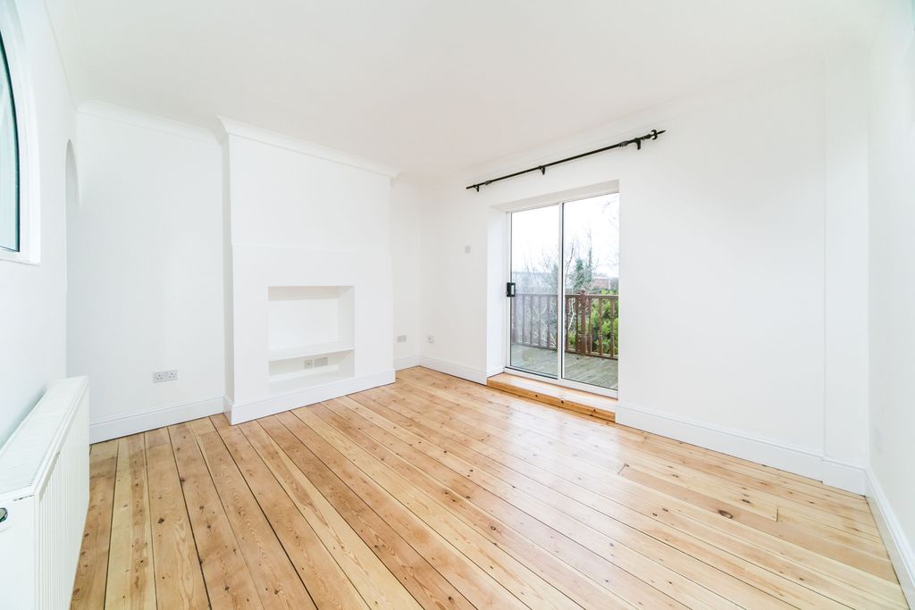 Property photo 3 of 11 3