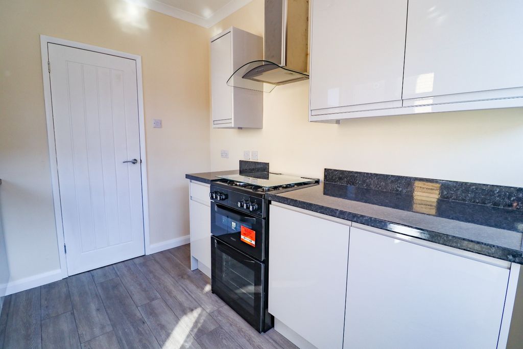 Property photo 3 of 16 4971773