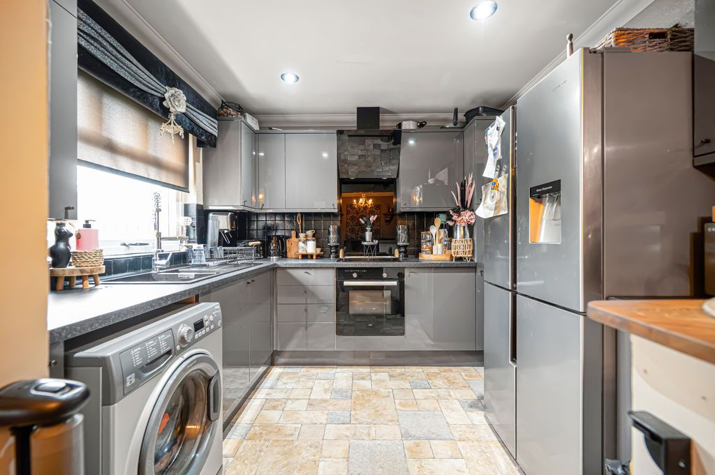 Property photo 2 of 30 Kitchen