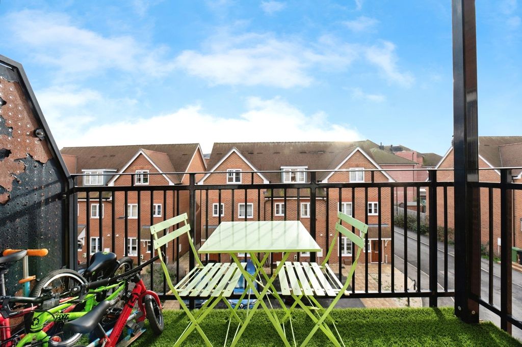 Property photo 3 of 11 Pbox-Img.Jpg