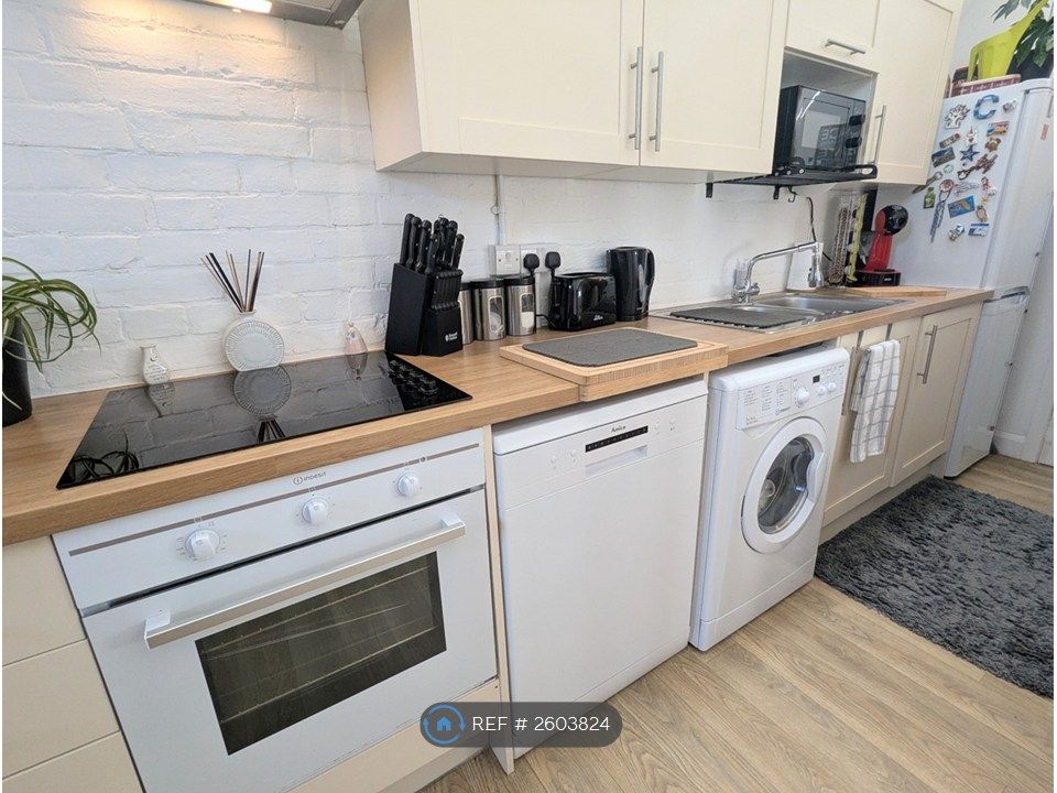 Property photo 2 of 18 Kitchen