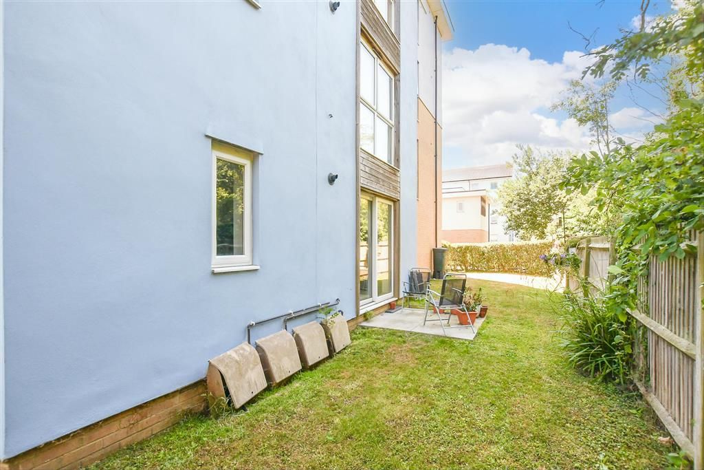 Property photo 1 of 12 Communal Gardens
