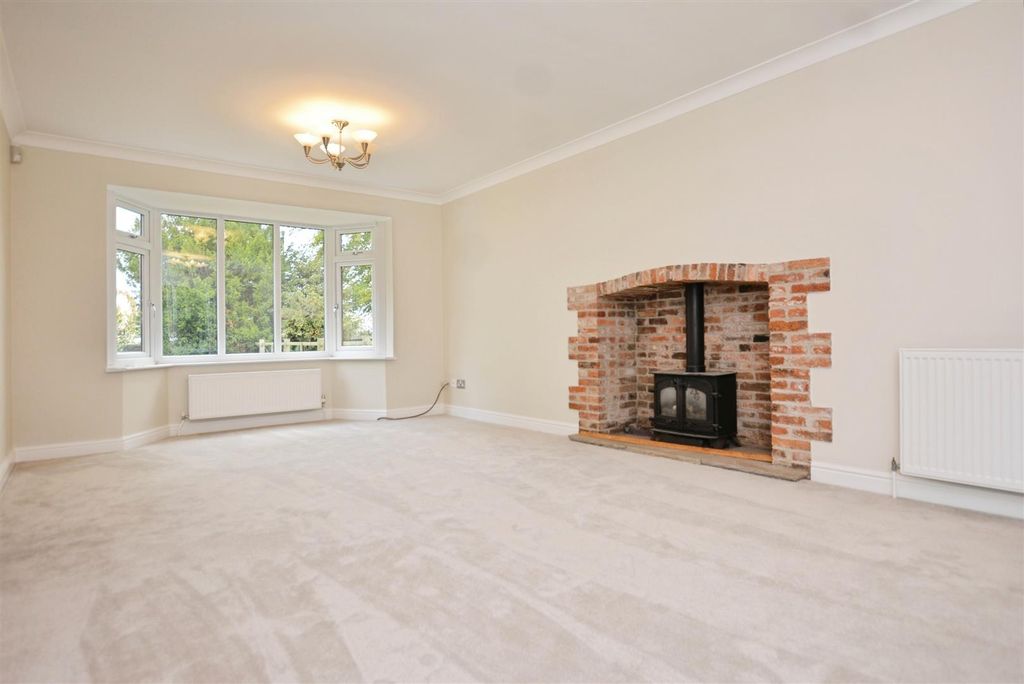 Property photo 2 of 44 Living Room