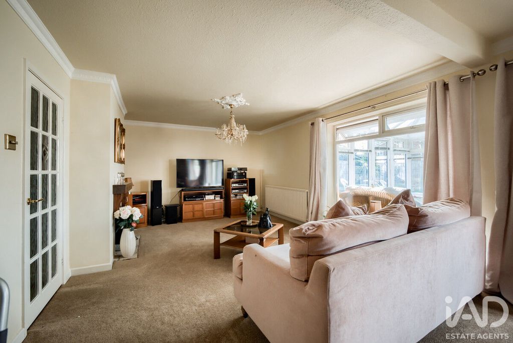 Property photo 3 of 20