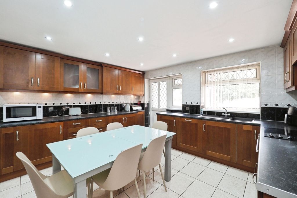 Property photo 2 of 22 Kitchen