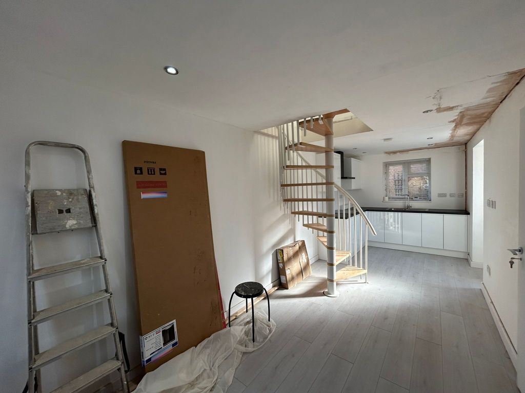 Property photo 3 of 8 Gallery