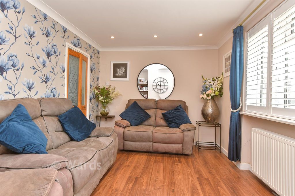 Property photo 2 of 12 Lounge