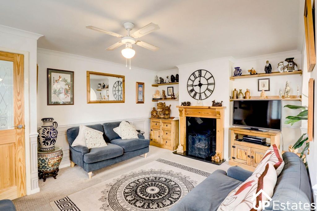 Property photo 3 of 13 Living Room