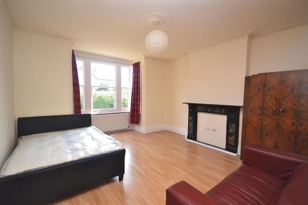 Property photo 1 of 4