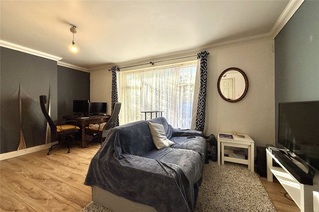 Property photo 3 of 8 Picture 3