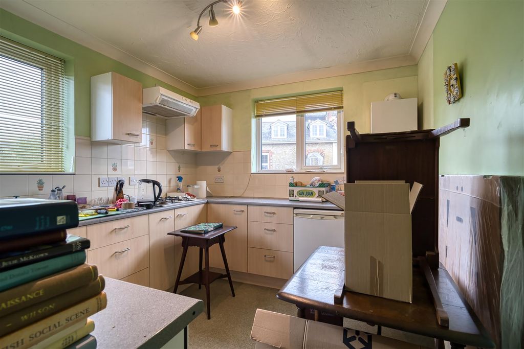 Property photo 2 of 7 Kitchen