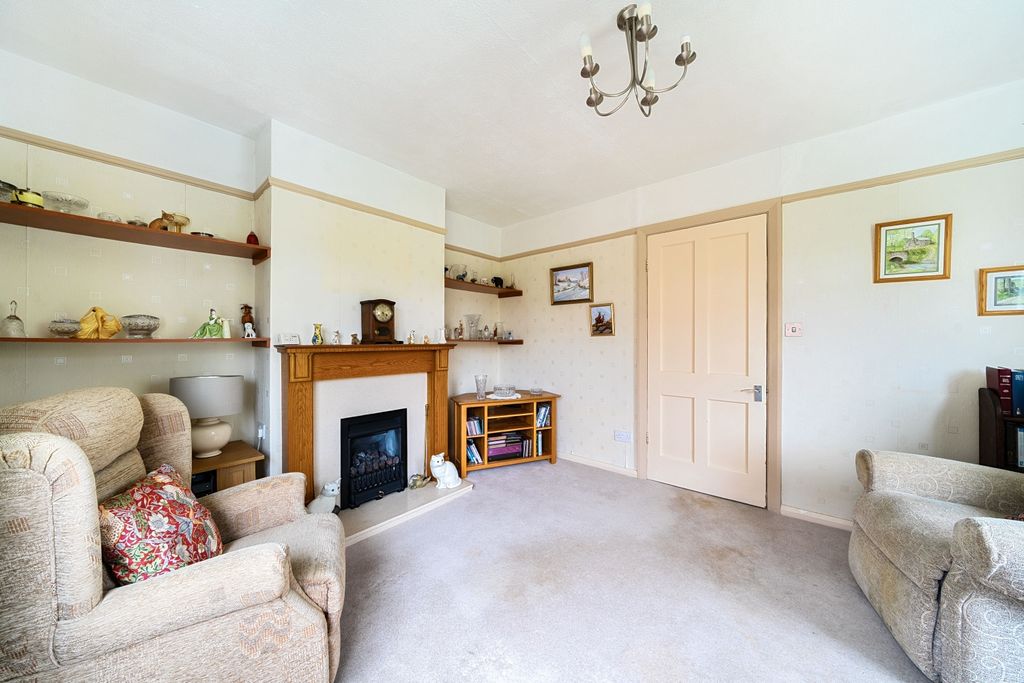 Property photo 3 of 17 1376904-7-6913376F2Fc8d-Arw-1