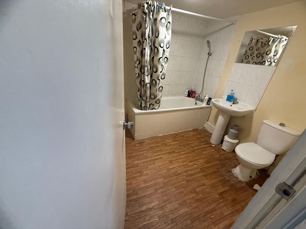 Property photo 3 of 4