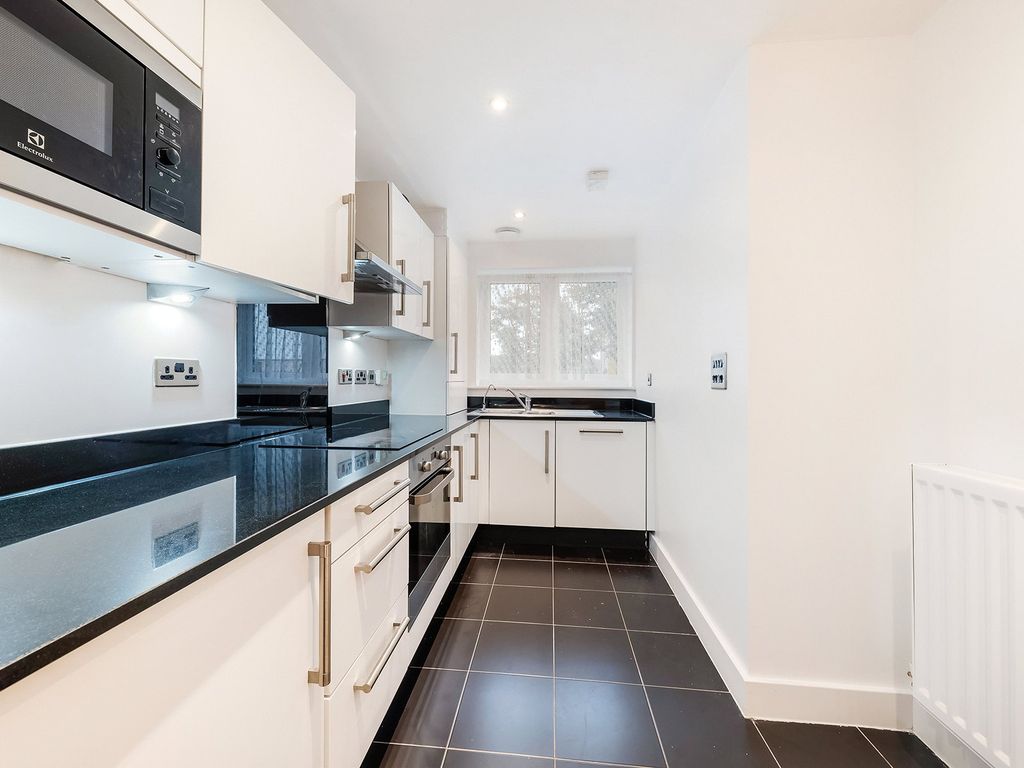 Property photo 1 of 16 Fairthorn Road