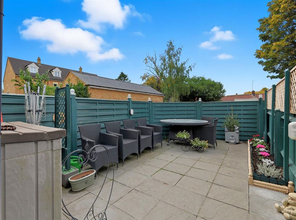 Property photo 2 of 19 Gdn1.Jpg