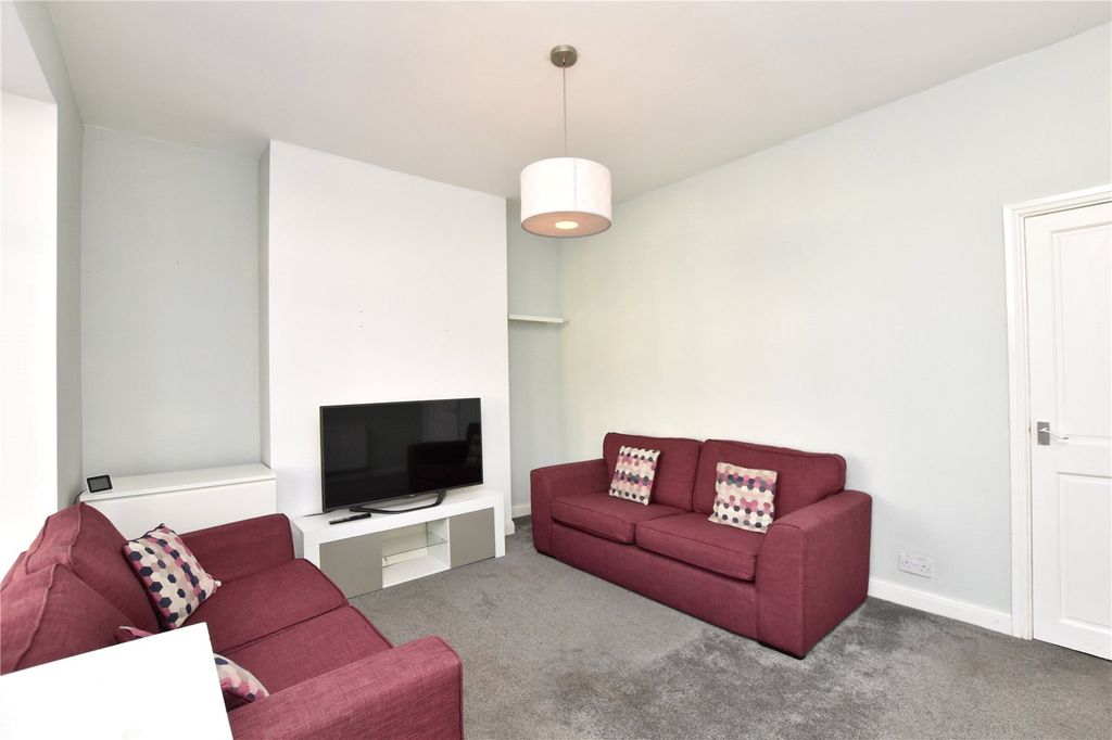 Property photo 3 of 17 Living Room