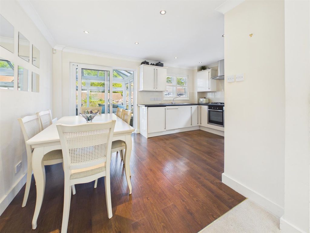 Property photo 2 of 14 Cam05510G0-Pr0201-Still002.Jpg