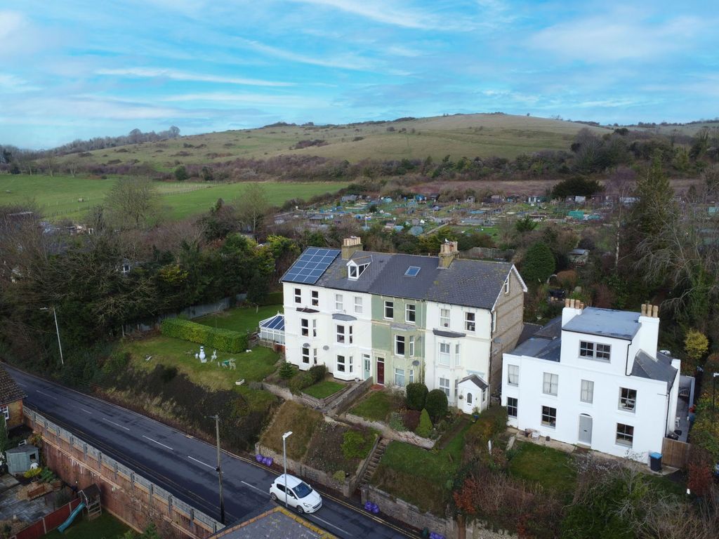 Property photo 1 of 33