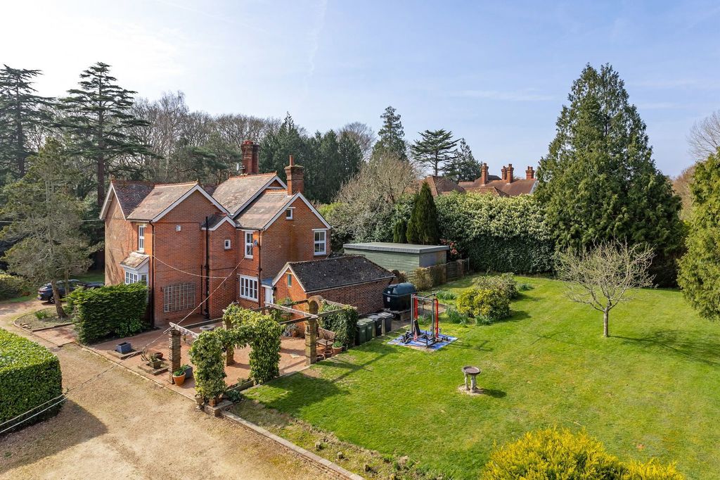 Property photo 2 of 27