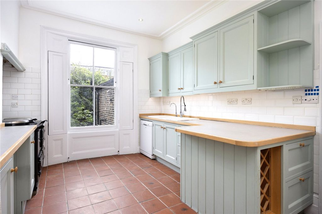Property photo 3 of 20 Kitchen