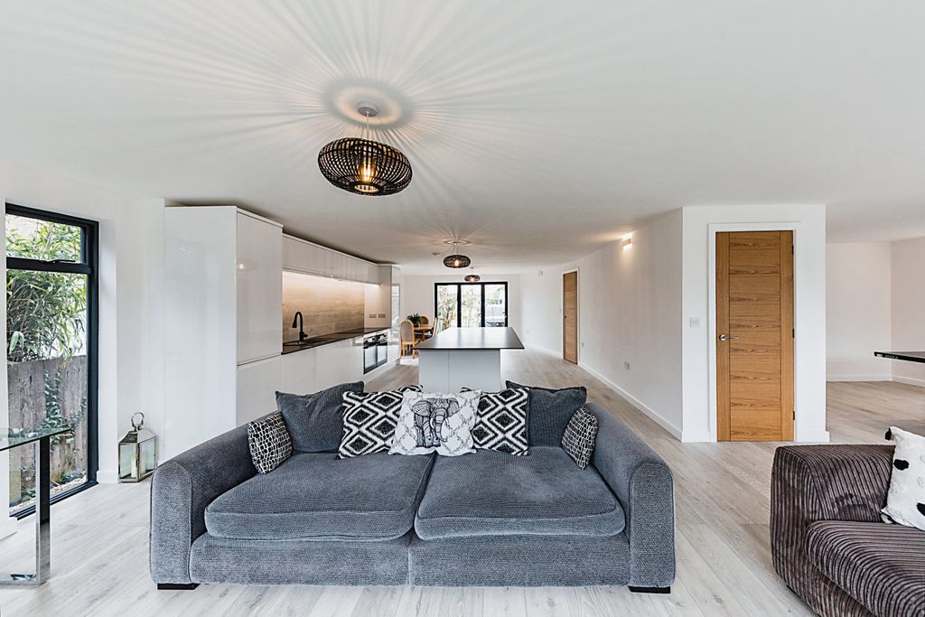 Property photo 2 of 26 Open Plan