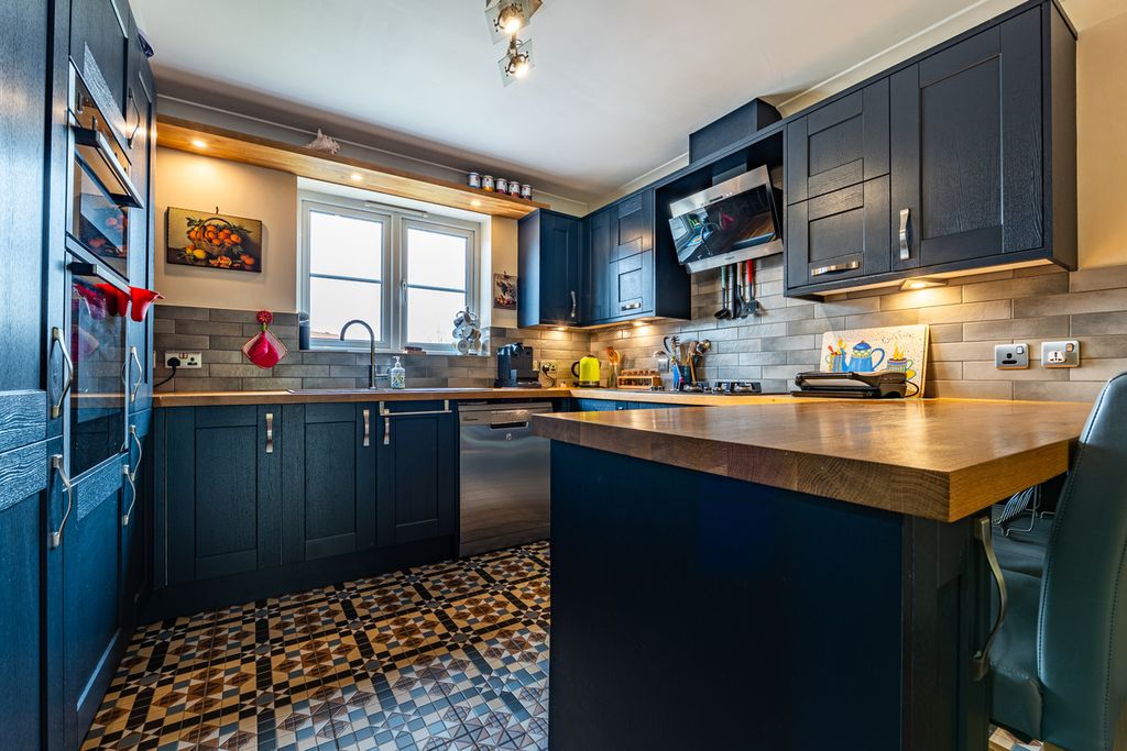 Property photo 3 of 20