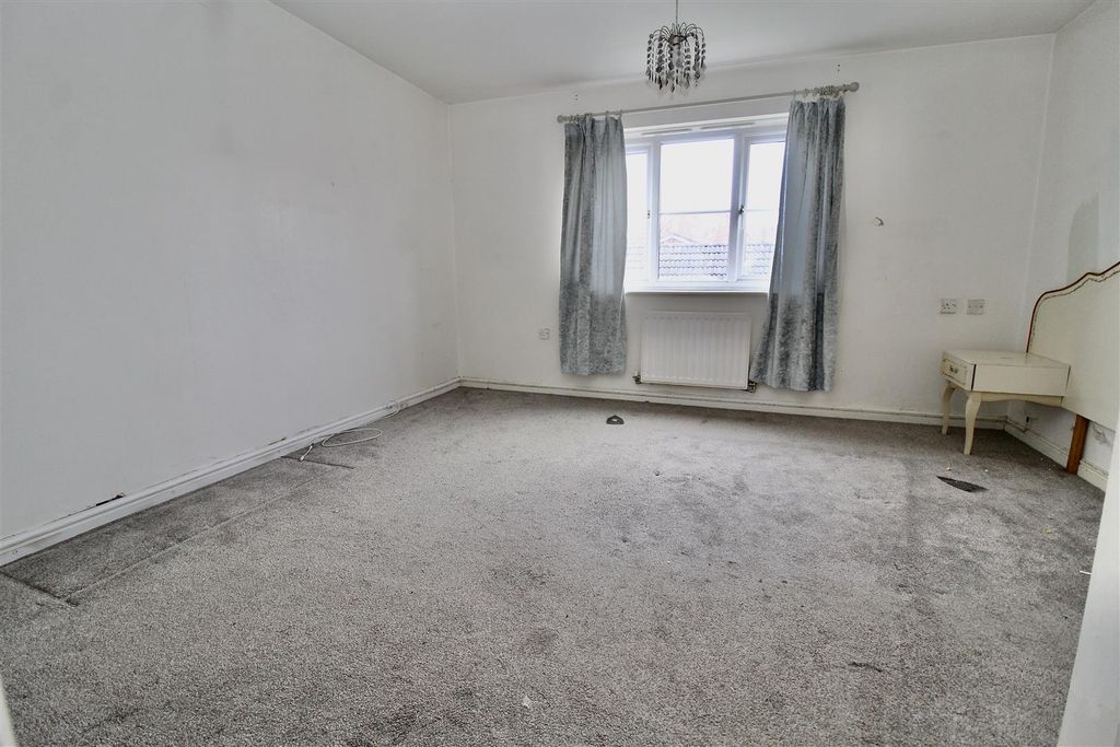 Property photo 3 of 11 Bedroom One