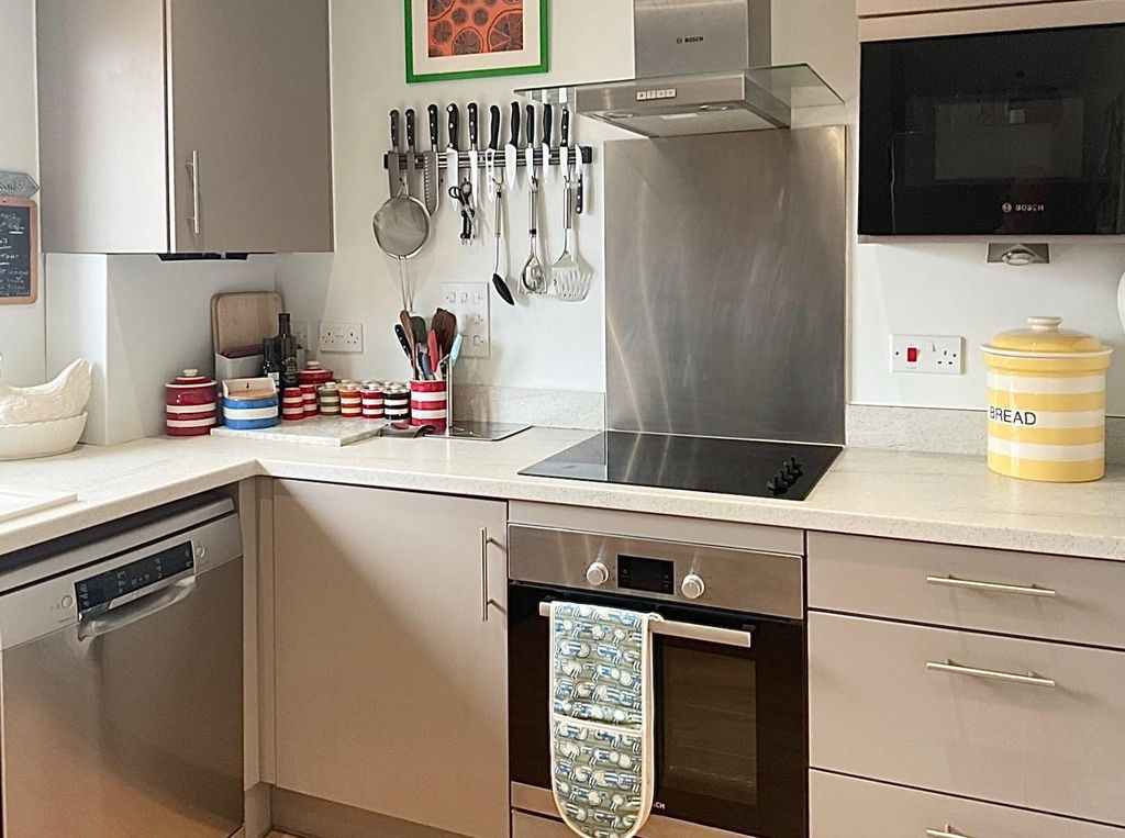 Property photo 3 of 16 Kitchen 2