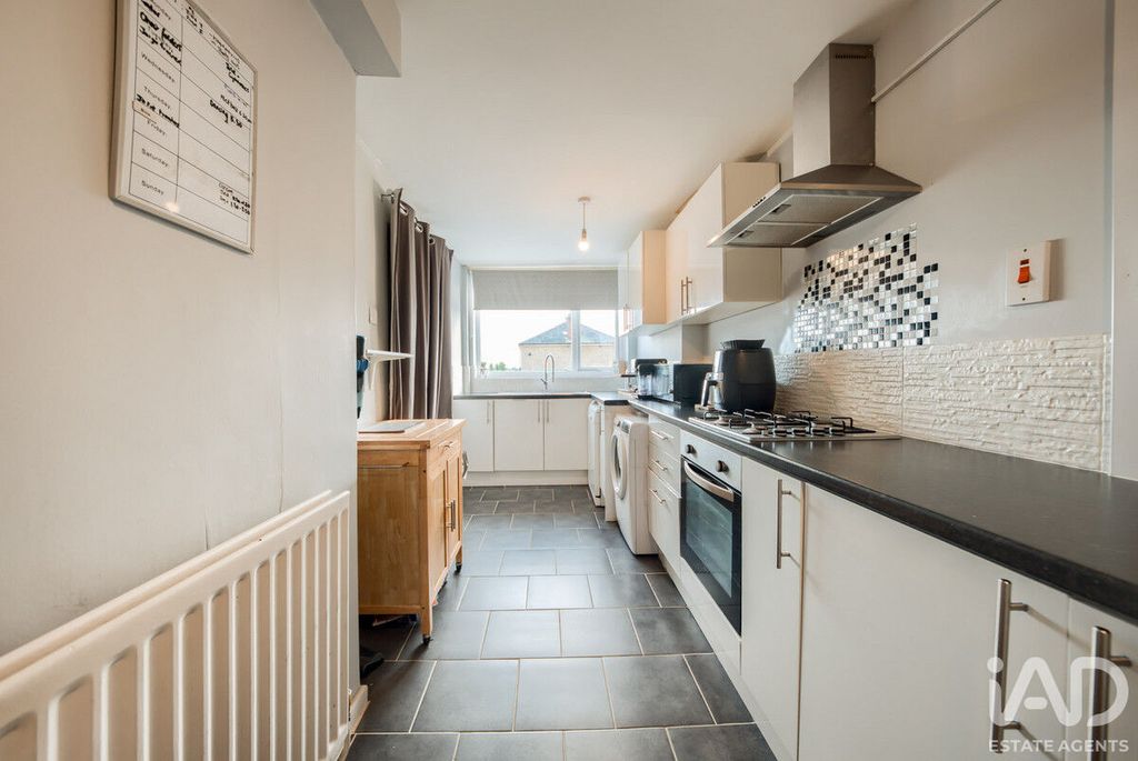 Property photo 3 of 22