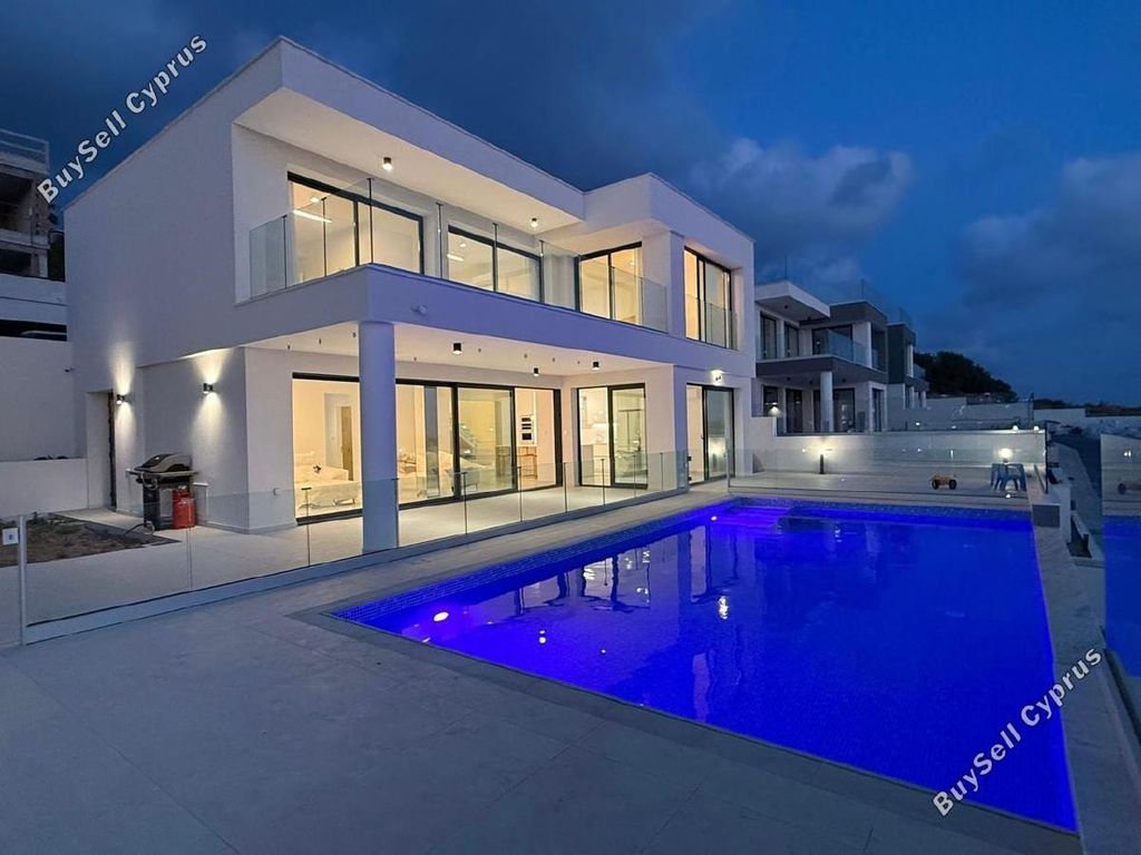 Property photo 1 of 34