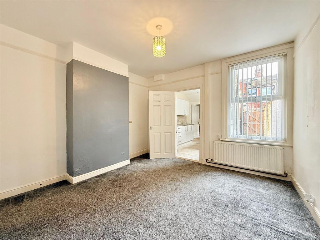 Property photo 3 of 9 Dining Room