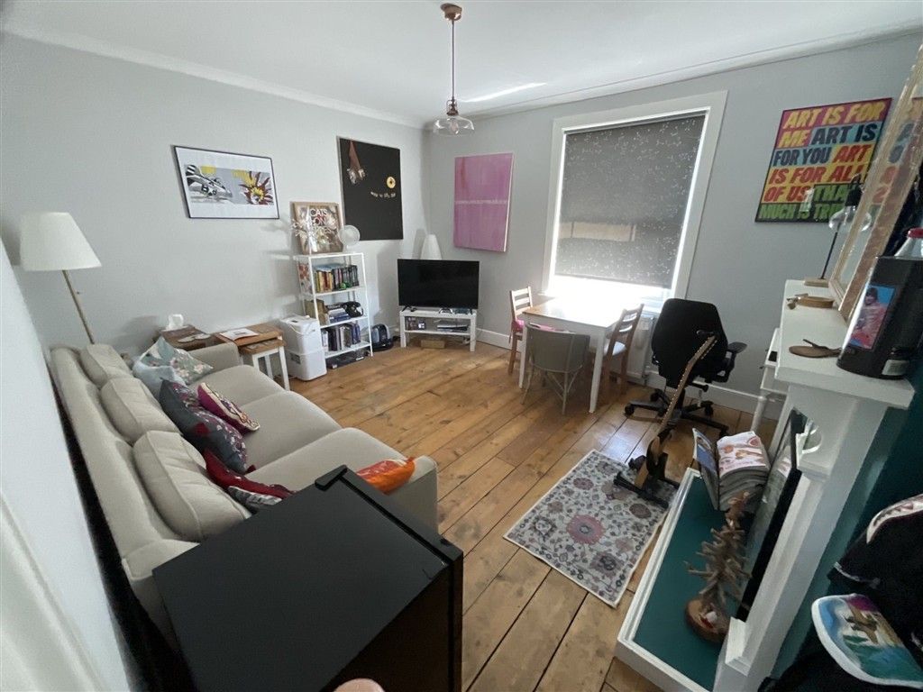 Property photo 2 of 8 Lounge