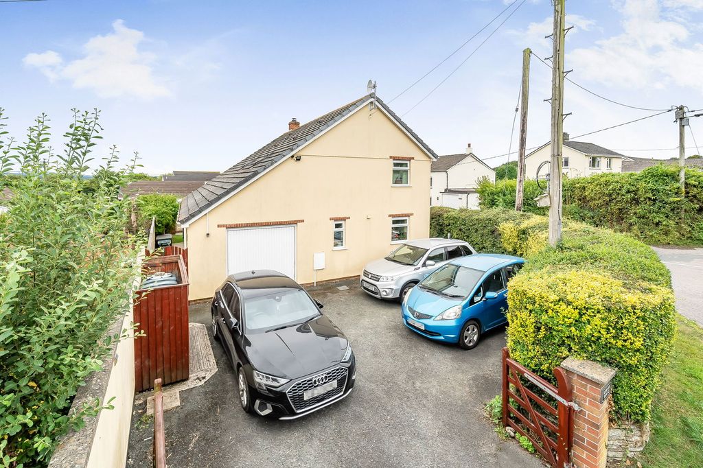 Property photo 2 of 18