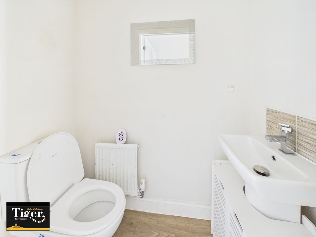 Property photo 3 of 15 Cam01931G0-Pr0385-Still002