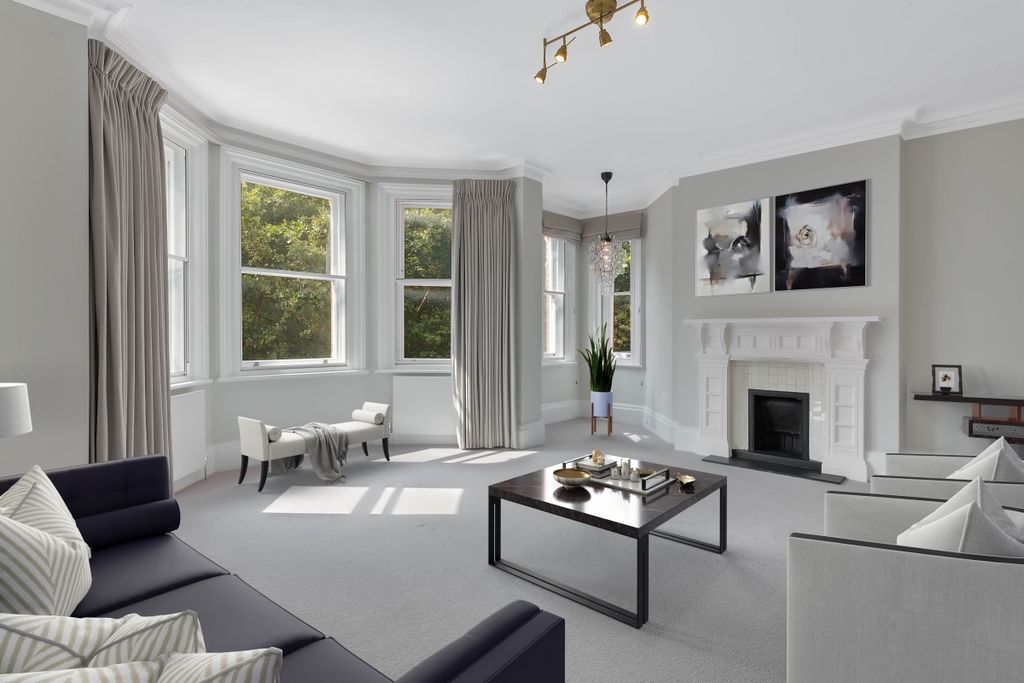 Property photo 2 of 7 Hans Place 21 Fla...
