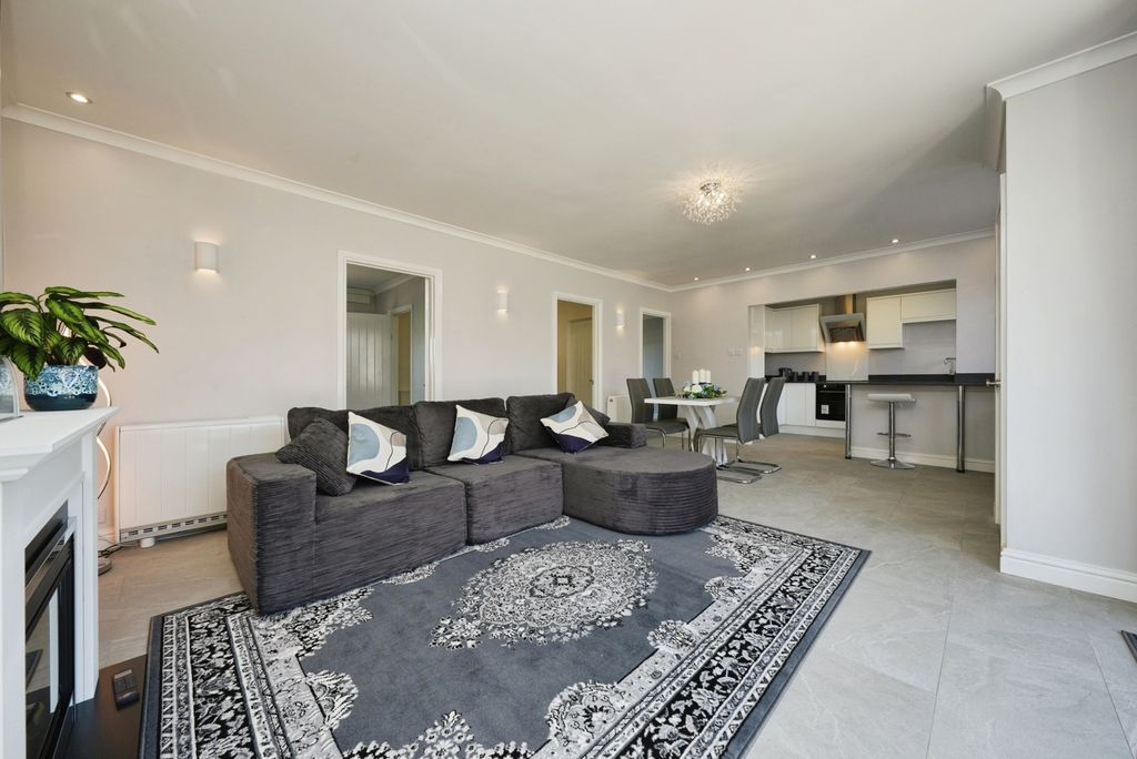 Property photo 2 of 18 Pbox-Img.Jpg