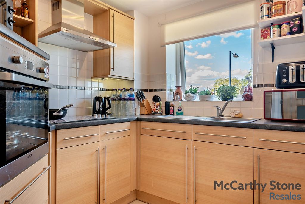 Property photo 2 of 11 8688763-Interior12-800.Jpg