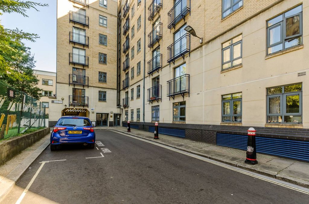 Property photo 2 of 11