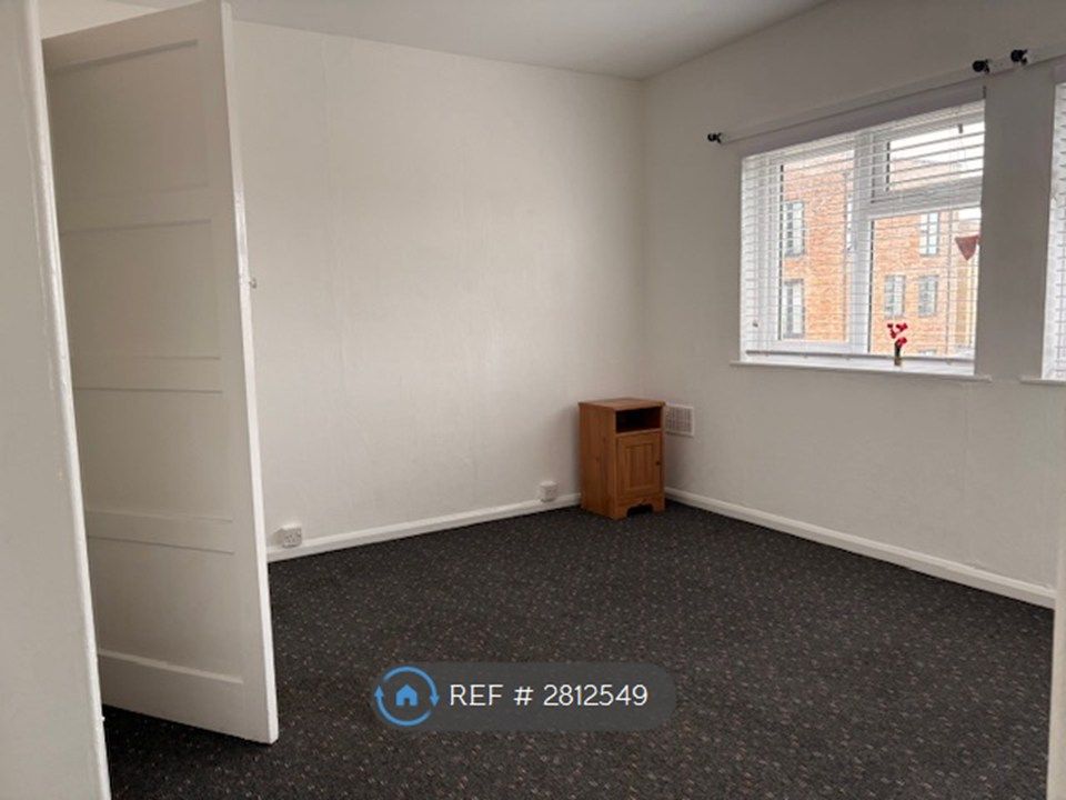 Property photo 1 of 5 Double Bedroom With Closet