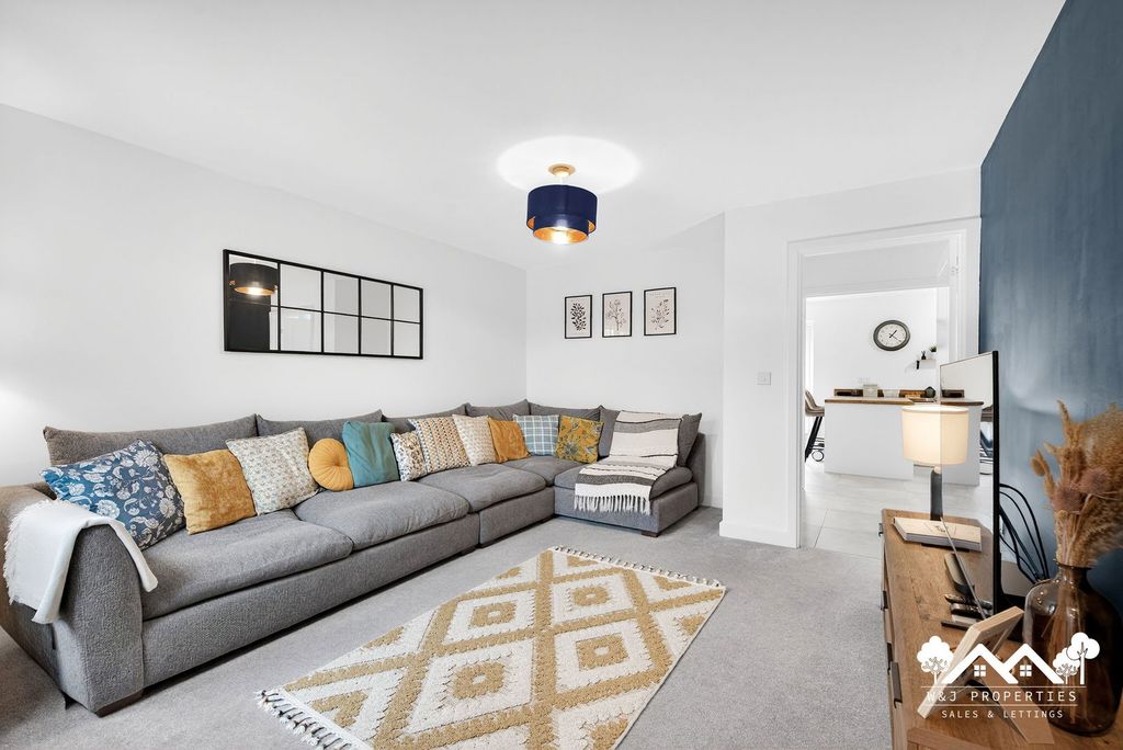 Property photo 3 of 34