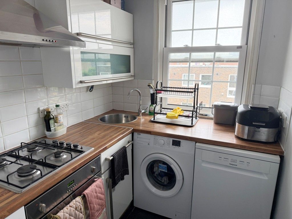 Property photo 3 of 7 Kitchen With Oven & Sink