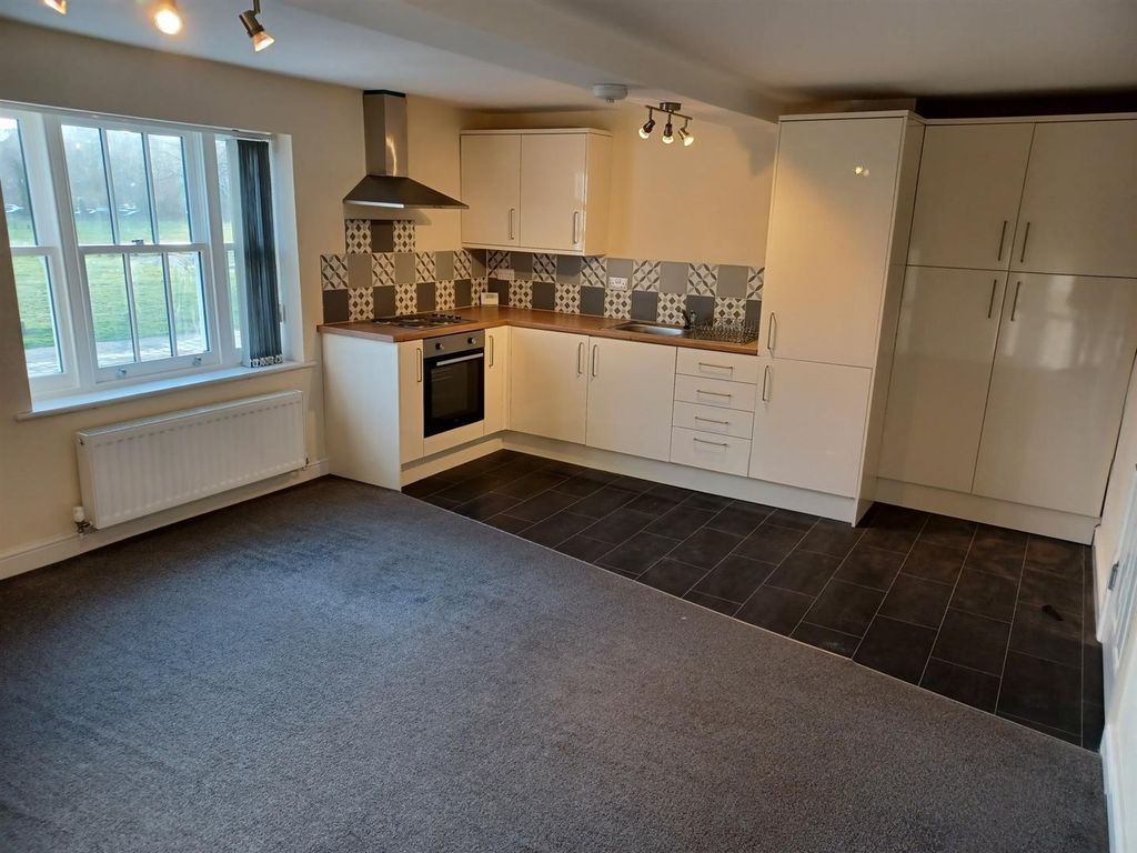 Property photo 1 of 6 Kitchen/ Lounge/ Diner