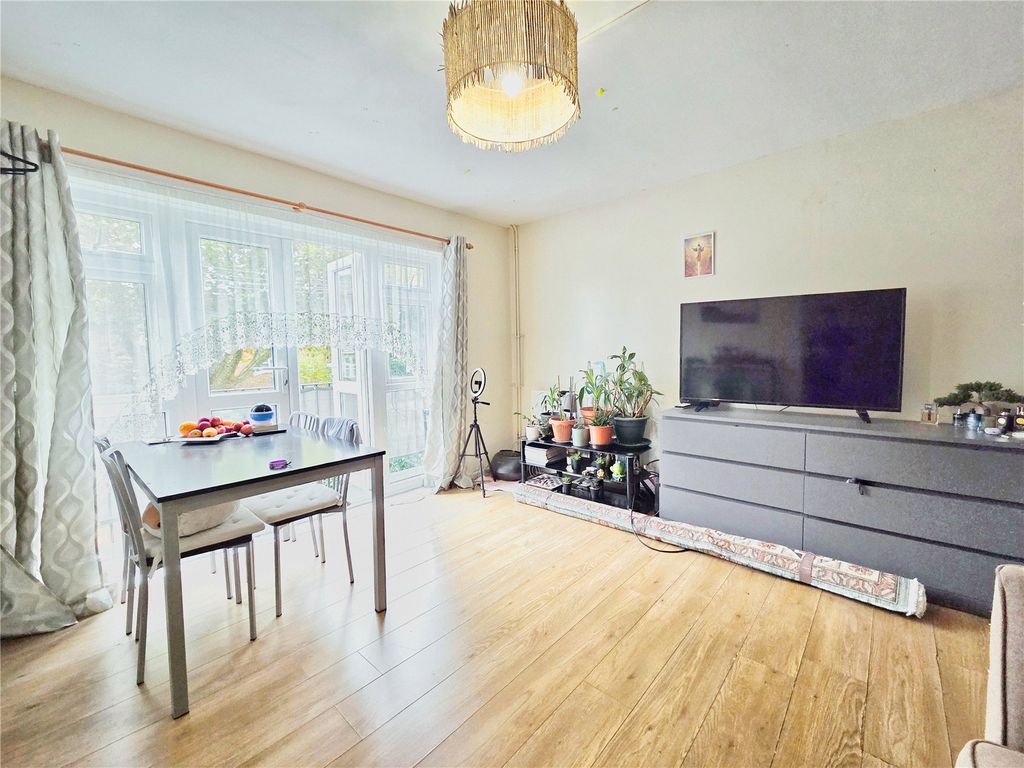 Property photo 2 of 12 Picture No. 19