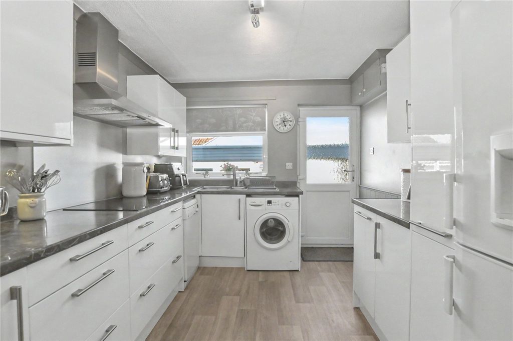 Property photo 3 of 22 Picture No. 27