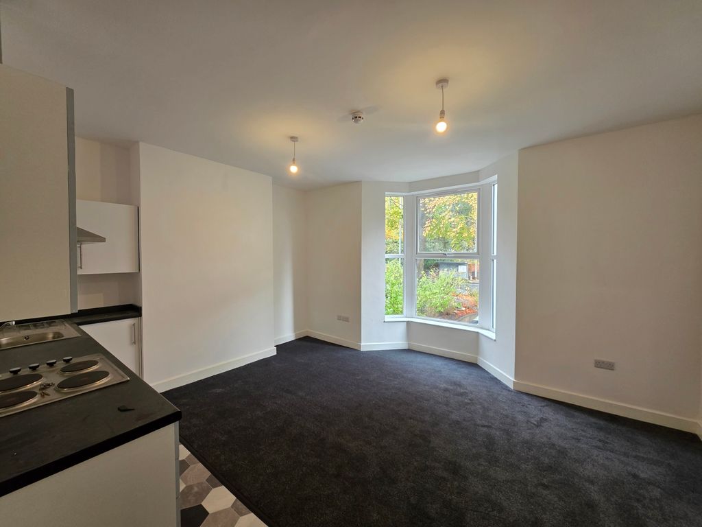 Property photo 3 of 5 Livingroom