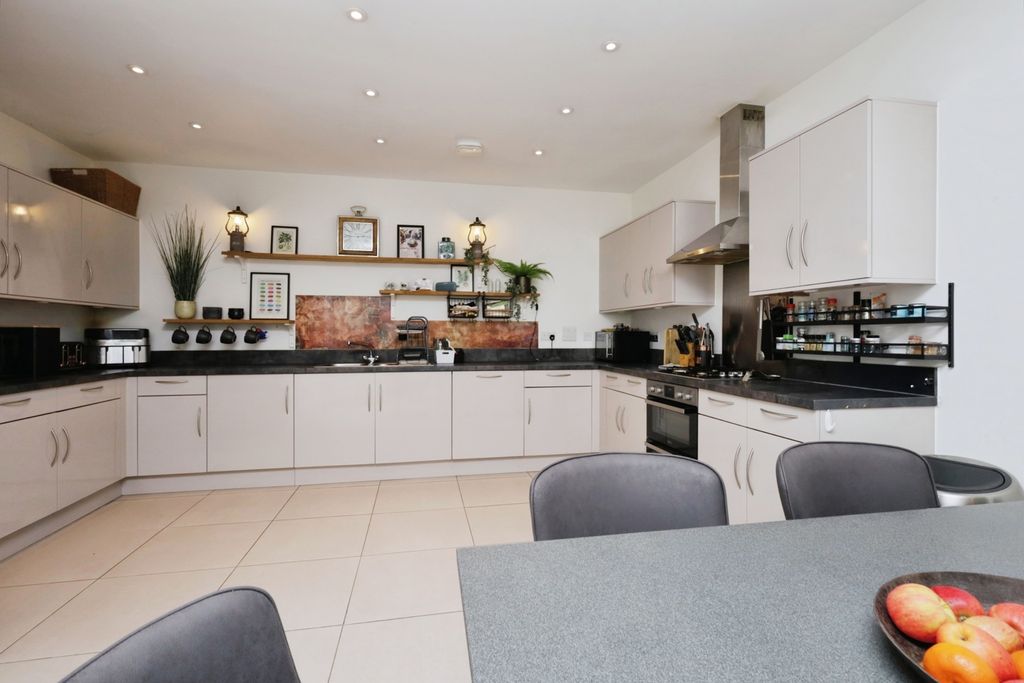 Property photo 3 of 30 Pbox-Img.Jpg
