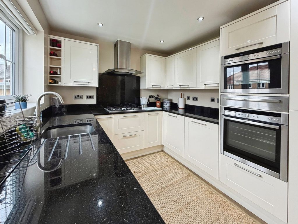 Property photo 2 of 25